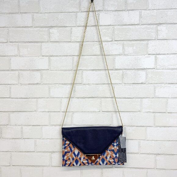 Street Level Gold Chain Cross-body Clutch - Picture 2 of 6